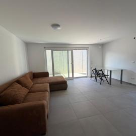 Moderne 2-Zimmer-Wohnung mit großer Terrasse und eigenem Stellplatz