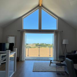 Lily's Retreat - stunning views, хотел в Мълиън