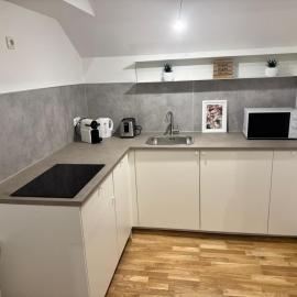Neu renovierte Wohnung in Steyr mit Parkplatz, hotel sa Steyr
