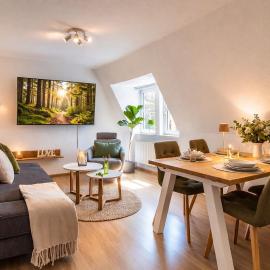 ErzGlück Modernes Dachgeschoss-Apartment I nahe Altstadt I Stellplatz & Waschmaschine
