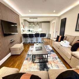 Modern 3 Bedroom Apartment, West End
