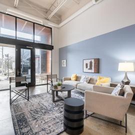 Landing Modern 2BD Gym Pool, hotel in Royal Oak