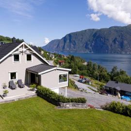 Stranda four bedroom house with fjord views