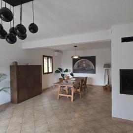 Maison agréable avec grands volumes, hotel u gradu 'Levie'