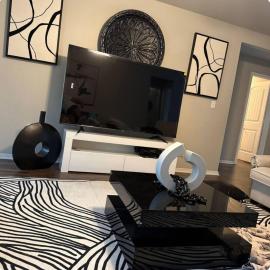 Welcome to your home away from home! Our charming 4 bedroom home, hotel sa Alexander
