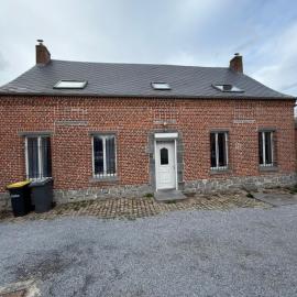 Maison de village، فندق في Mecquignies