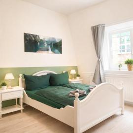 SchaeBu! 6 Apartment Altmarkt im Grünen，科特布斯的飯店