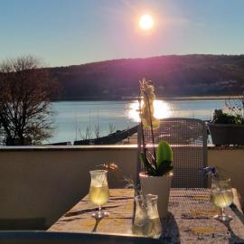 Apartman na otoku Krku blizu plaže, hotel di Čižići