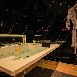 Golden Suite - Elegance - Private Spa Jacuzzi, hotel di Lens