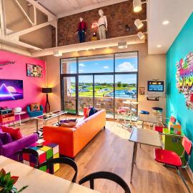 Radical 80's Getaway! A Blast From The Past!, hotel en Sandusky