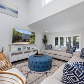 7 Min Walk to the Beach - Completely Renovated, hotel in Southern Shores