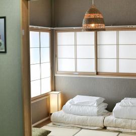 QU102 Ground-Floor 2BR Home, 6 Min to Koiwa, 1 Double Bed and 2 Single Beds, Easy with Luggage