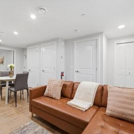 Luxury 2Bedroom Suite with Park Views in Calgary、Calgaryのホテル