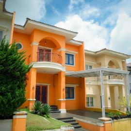 Orange Villa, hotel en Berastagi