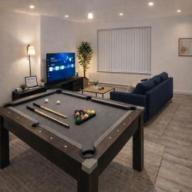 3 Bedroom Homely House,Sleeps 8 Guests Comfortably with 5 King and Double Beds,Glasgow,Free Street Parking, Business Travellers, Contractors,Holiday Goers,Near All Major Transport Links in Glasgow,City Centre ,Perfect for Common Wealth Games 2026