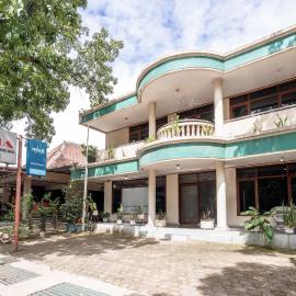 Rehat at Hotel Kurnia Karapitan, hotel en Bandung