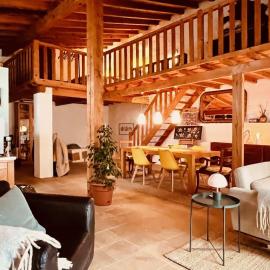 Charming Rustic Wine Cellar House in Reguengo Grande with Fireplace