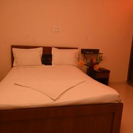 Urban Nest Luxury Suites, viešbutis mieste Gundipet