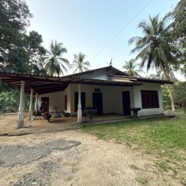 Village home, hotel din Wellawaya
