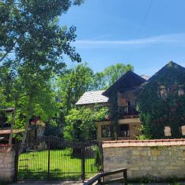 Pensiunea Casa Dacilor, hotelli kohteessa Podeni