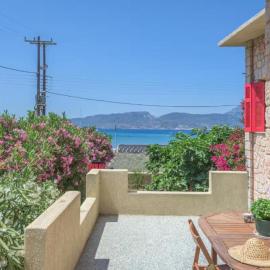 Bougainvillea central Seaview Home in Milos, Hotel in Adamas