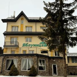 Готель Яблуниця, hotel a Yablunytsya