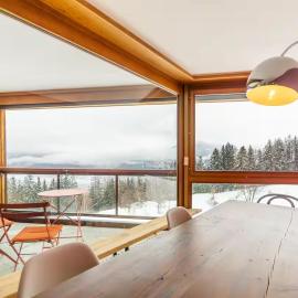 Alpine Panorama Spacious Mountain Retreat, отель в Кран-Монтана