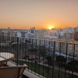 Algés में, होटल Gorgeous Apartment with City View by LovelyStay