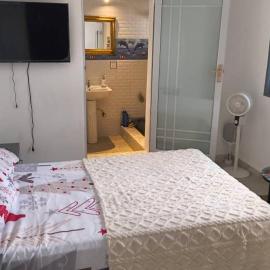 Ivan John Guest home, hotell i Number Two Village