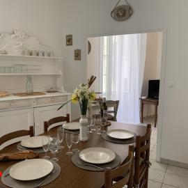 Echoppe Ancienne Boutique de cordonnier avec jardin privé, hotel in Aubeterre-sur-Dronne