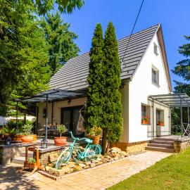 Jázmin Chill Cottage, hotel di Bánk