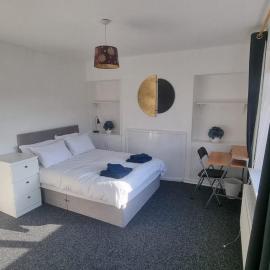 Private Studio Apartment · Quiet · Sleeps 2, hotel in Nottingham