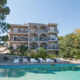 Villa Albanis, hotel u gradu Kolos