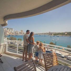 The Strand Waterfront Apartment with 3 Bedrooms, 4 Bathrooms, Private Garage