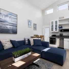 Berenice Tiny House Oasis Patio Pool House، فندق في بري
