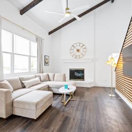 Nookside Grand Estate For 8, hotel in Hamilton