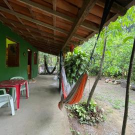 Casa oblíqua no Vale do Capão, hotel in Palmeiras