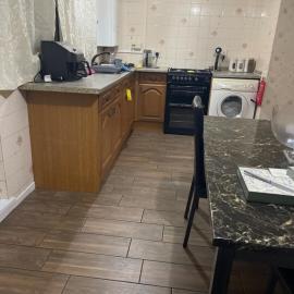 4 bed room house near town, hotel in Victoria