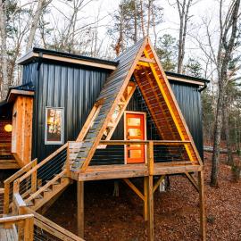 Midcentury Modern Tiny home w/ outdoor tub, Hotel in Dahlonega