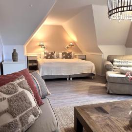 Sky & Sand Homes Strandläufer I Stilvolle Wohnung unter Reet in SPO mit Parkgarten