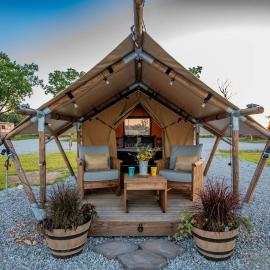 Riverfront Safari Tent Firepit Roaring River, khách sạn ở Cassville