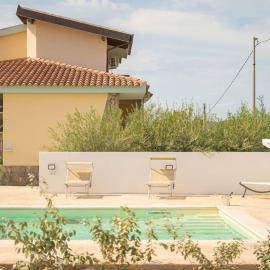 Appartamento Posada con piscina e parcheggio privato vicino al mare