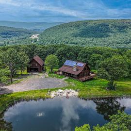 Viesnīca On 242 Acres! Luxury Pocono Retreat w/ Pond pilsētā Nay Aug