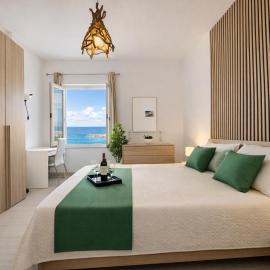 Demetra Seafront Apartment - Parking & Pool، فندق في كاستيل فولتورنو