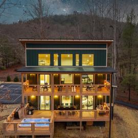 BRAND NEW Lux Cabin, Pickleball, Swim Spa, Views