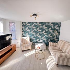 Contemporary 2-Bed Apartment with Parking Bedford, hotel in Bedford