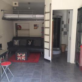 Studio sur agde, avec cour, parking et spa en option, hotel em Agde