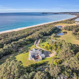 Castle by the Sea - Tilba Road 26, Hotel in Bermagui