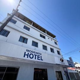 Modenesi Hotel、リニャレスのホテル