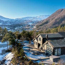 Cabin With Hot Tub And Fjord Views In Sauda, hotel din Saudasjøen